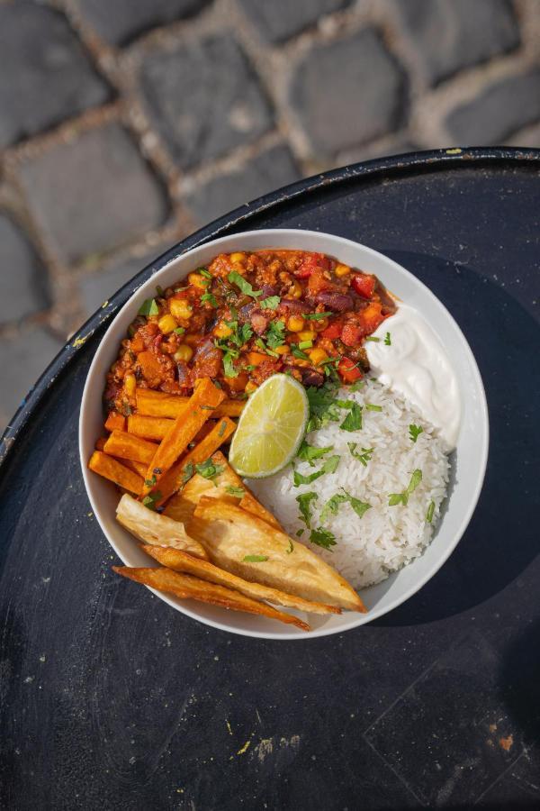 Street Food Possonium Apartments Pressburg Exterior foto