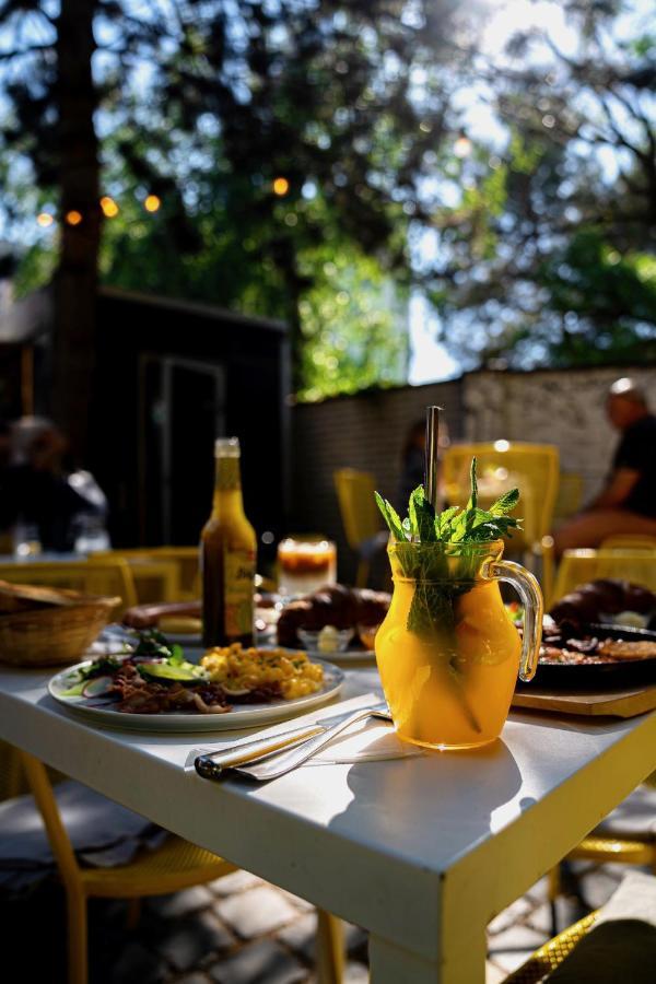 Street Food Possonium Apartments Pressburg Exterior foto